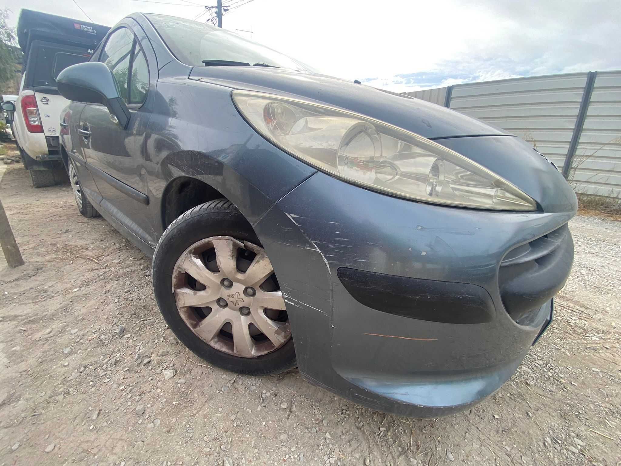 Peugeot 207 5 portas 1.4 88CV agosto 2006 1 dono