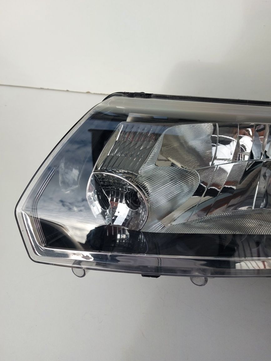 Lampa przednia lewa Dacia Sandero Logan 2