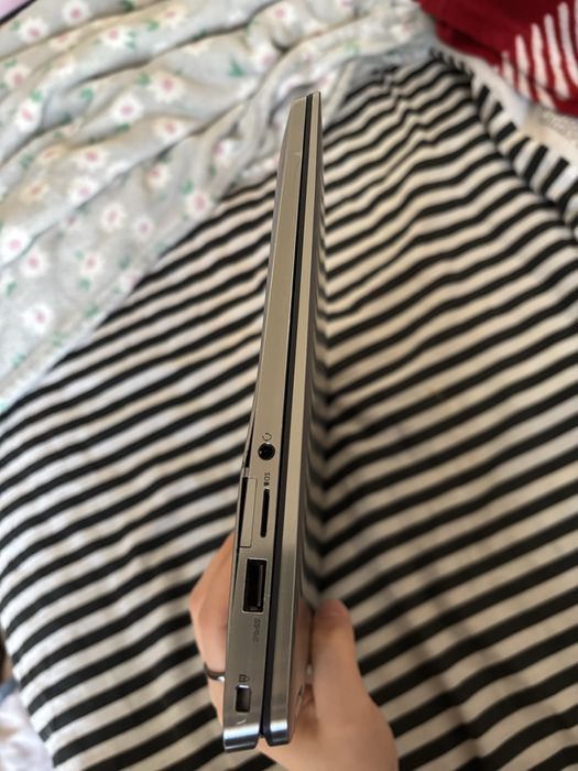 Uszkodzony laptop dell latitude 7400 2-in-1