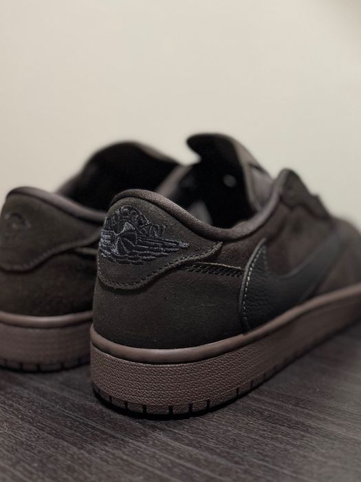 Air Jordan 1 Retro Low OG SP
× Travis Scott Velvet Brown