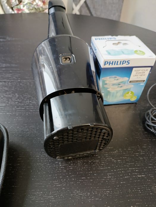 Golarka rotacyjna Philips series 7000 + stacja czyszcząca