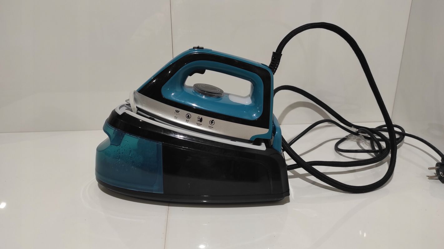Behome Żelazko parowe Ciągłe ładowanie z płytą ceramiczną 2400 W 1,2 l