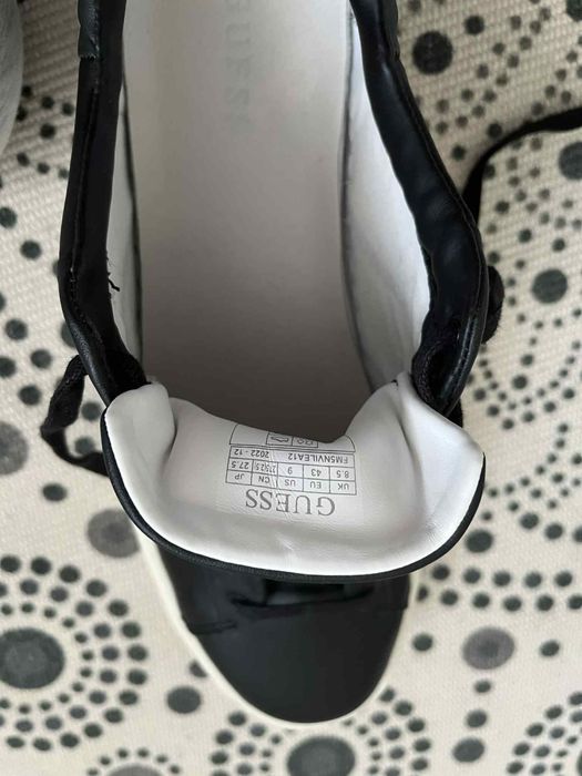 Buty sneakersy Guess jak nowe