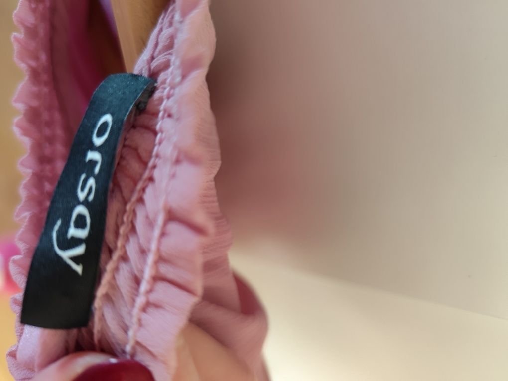 Sukienka ze stójką, sukienka koktajlowa, Orsay, sukienka z falbanami