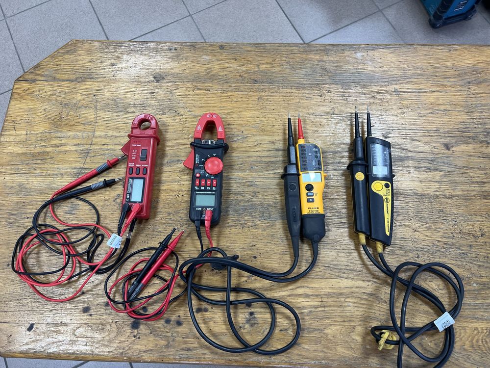 Цифрові  КЛЕЩИ AM 600 AC / DC WURTH