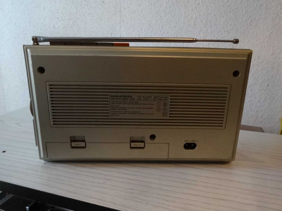 Радіоприймач GRUNDIG Music Boy 100.