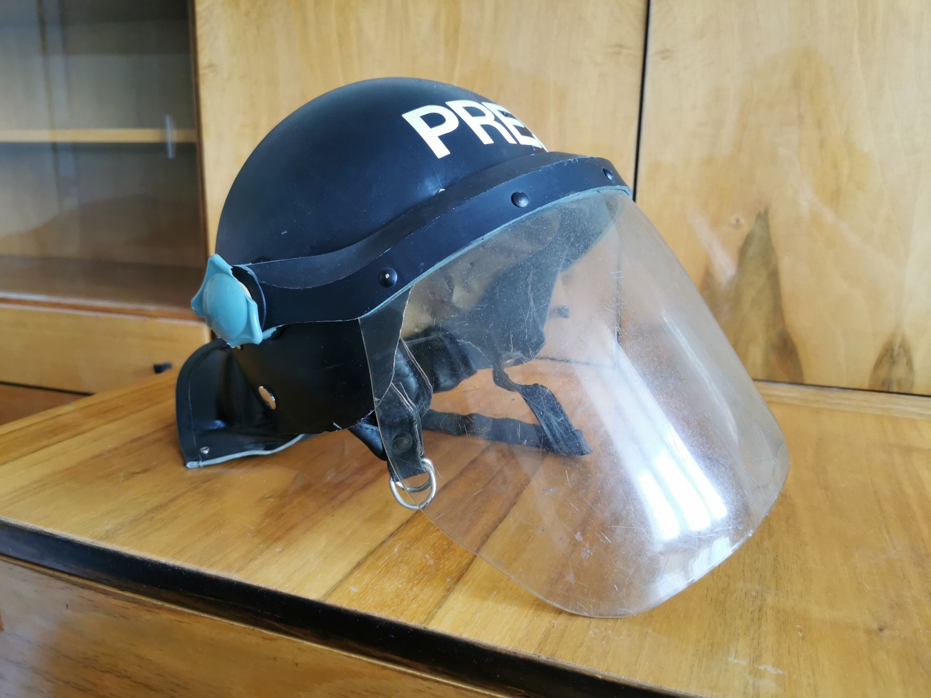 Kask z przyłbicą