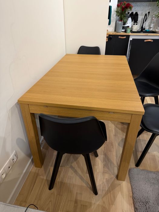 Sprzedam stół rozkładany + 4 krzesła