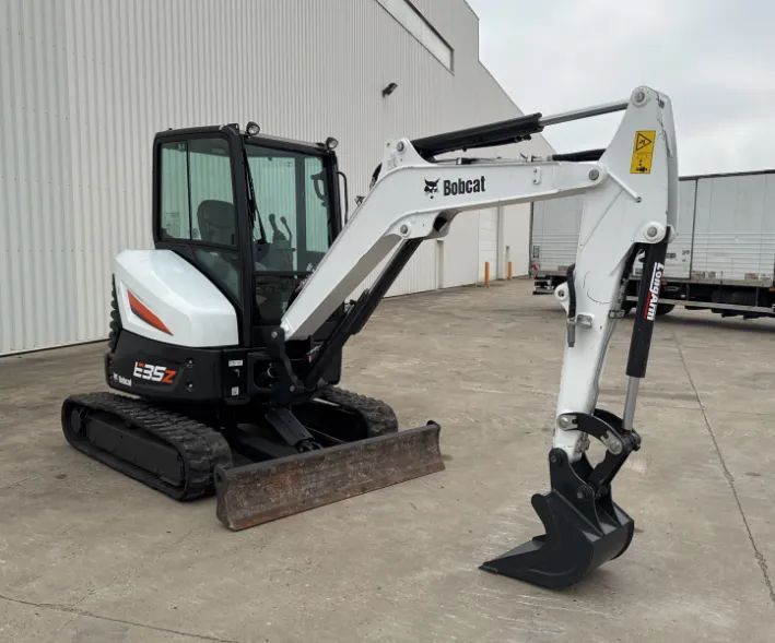 Bobcat E27  ,gąsienica guma 2,7 T