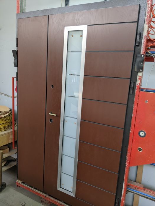 Двері вхідні/міжкімнатні. Вироби з металу.  Порошкове фарбув