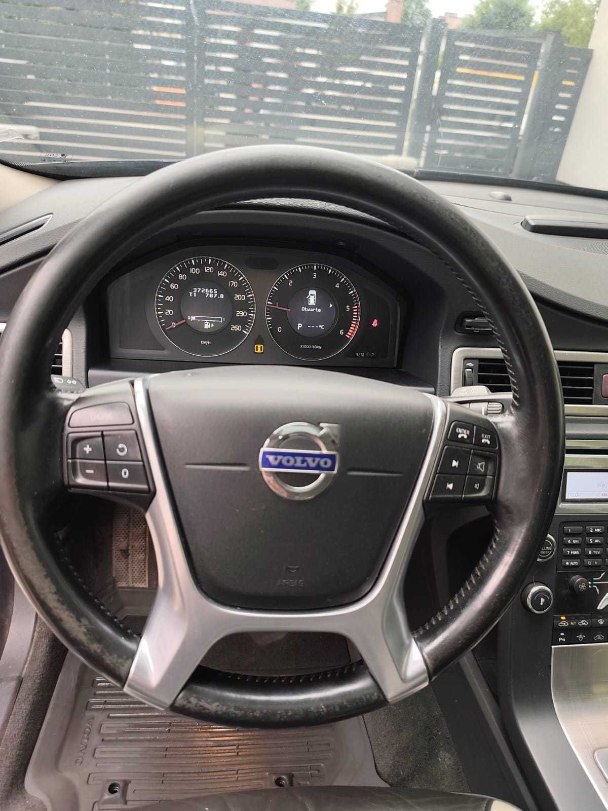 Volvo V70 R-design