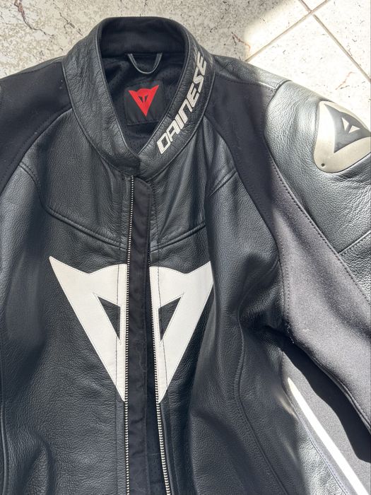Кожаная мото куртка Dainese