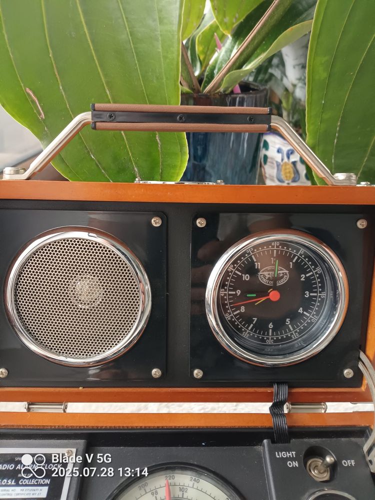 Stare radio z zegarem spirit od st.louis New York -Paris