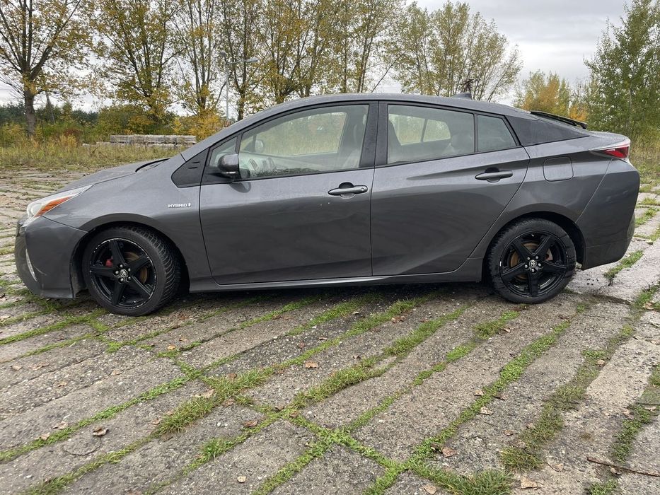 Toyota Prius hybrid * 2017 rok * LED * import *