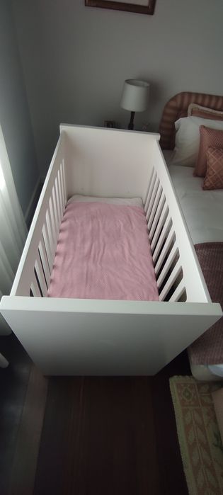 Berço em madeira Lacada