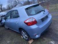 Klapa  tylna ladna Toyota Auris e15 kod lakieru 8s1 cześci