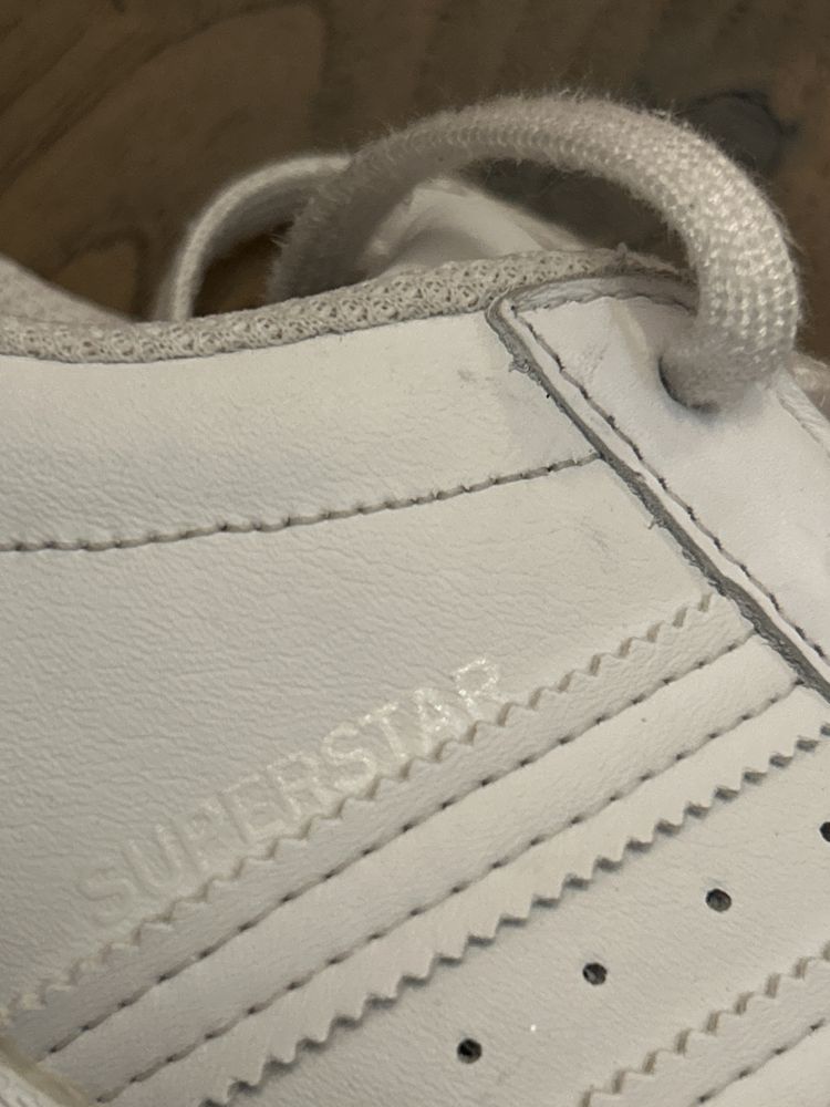 38 Adidas Superstar brancas sapatilhas em branco