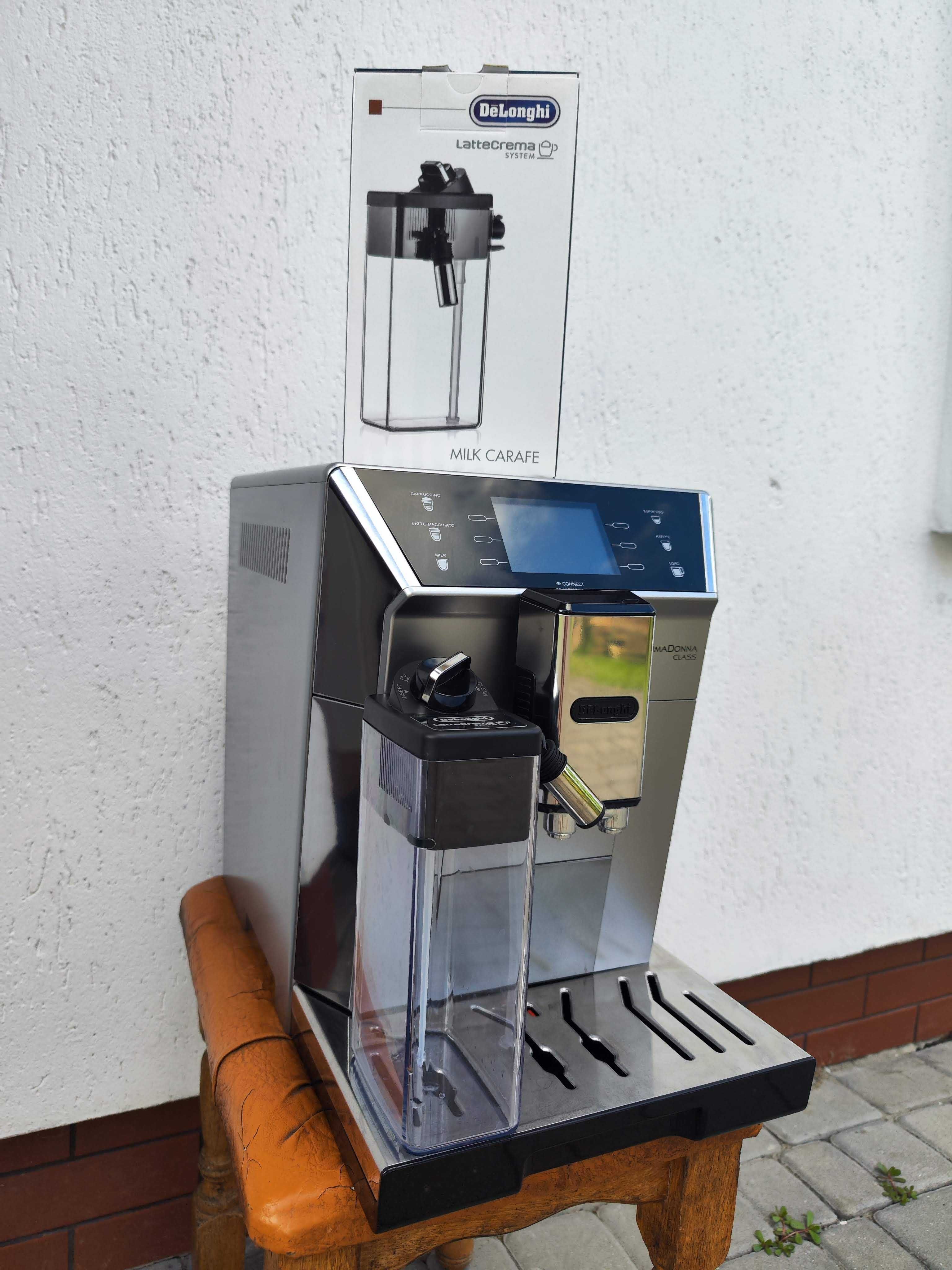 Кавомашина DeLonghi ECAM 556.55 PrimaDonna Class новий молочник