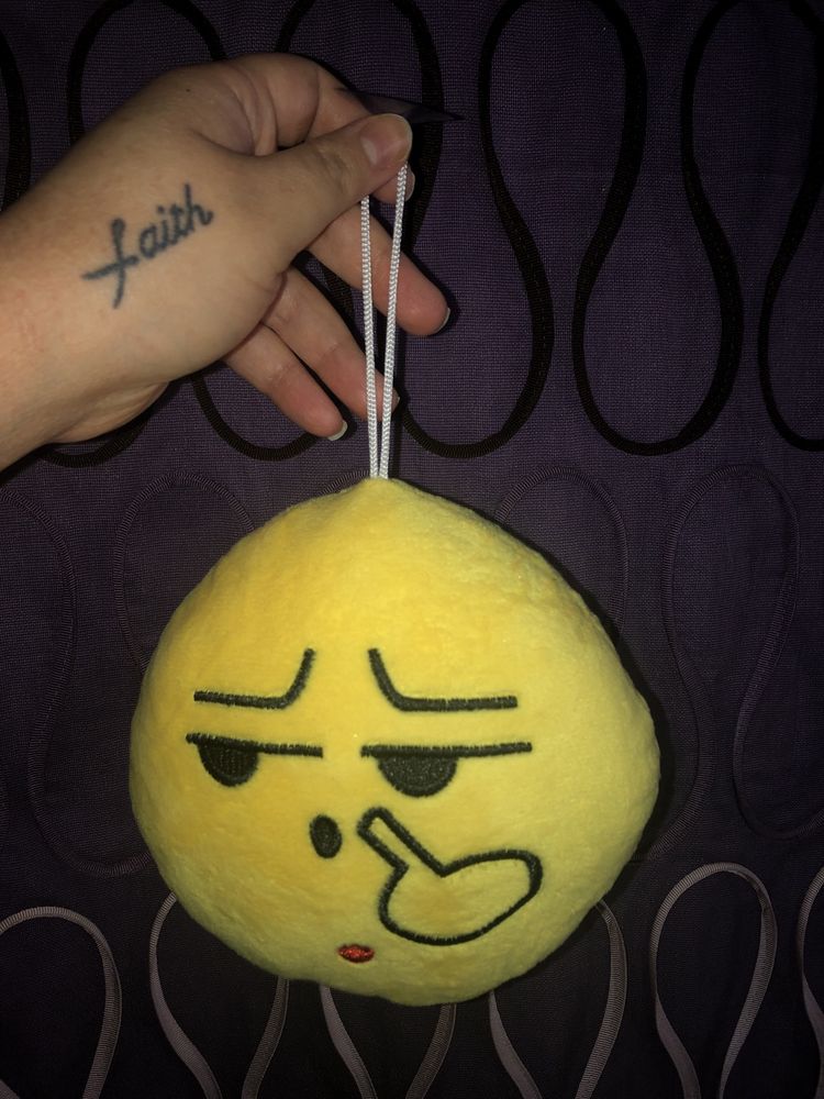 Peluche de emoji.