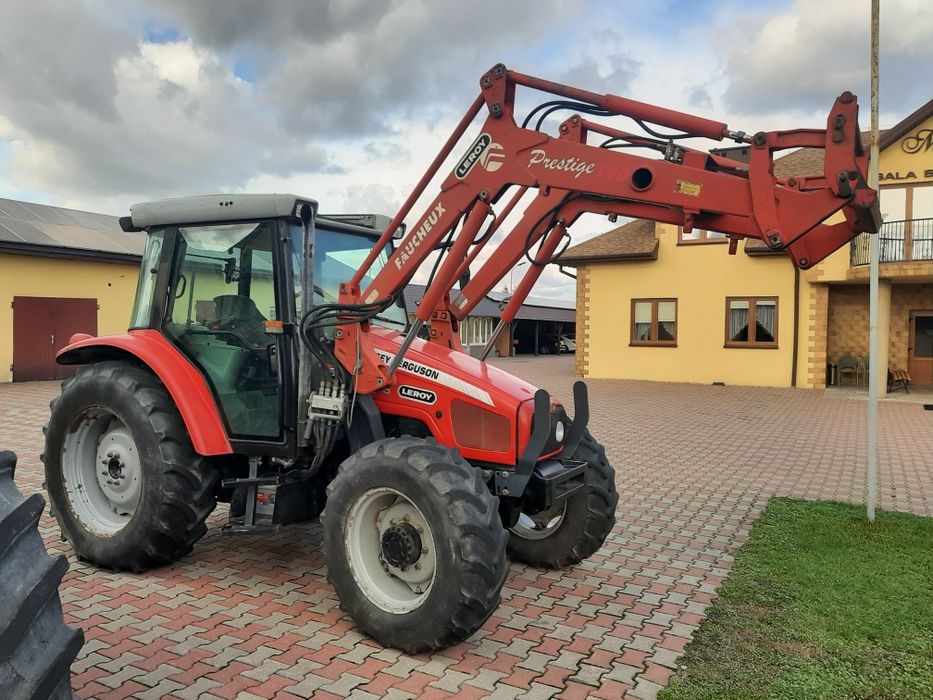 Massey Ferguson 5445 z turem