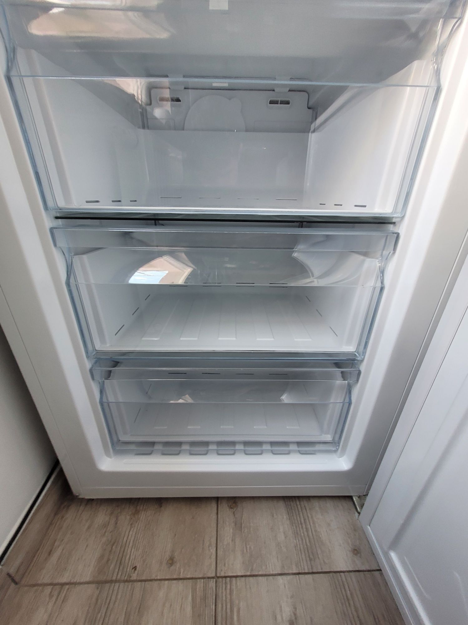 Lodówka Amica Total NoFrost A+