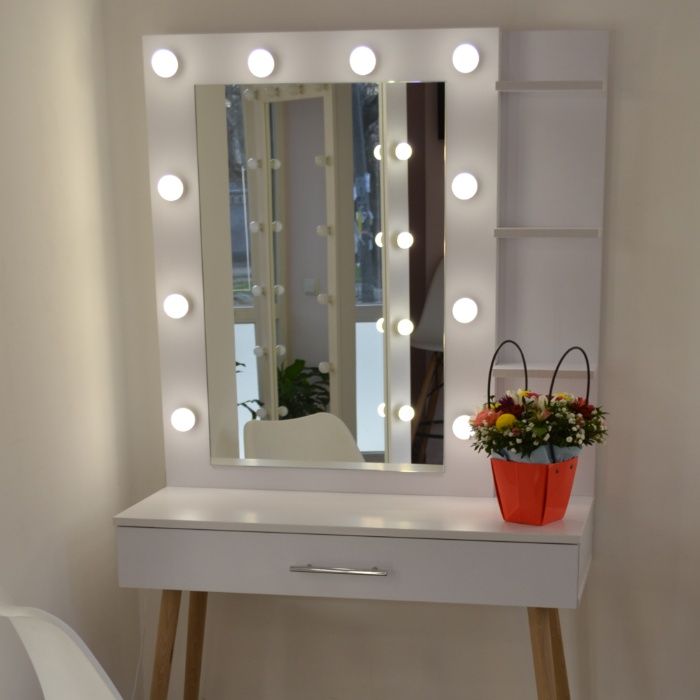 Макияжный туалетный столик трюмо и гримерное зеркало с подсветкой
