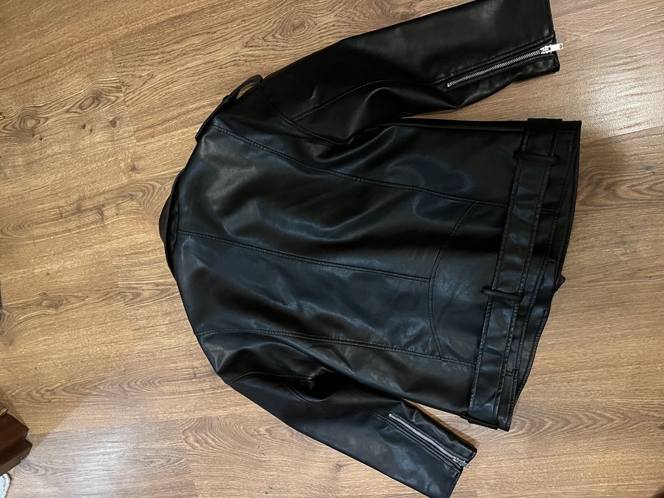 Шкіряна куртка жіноча