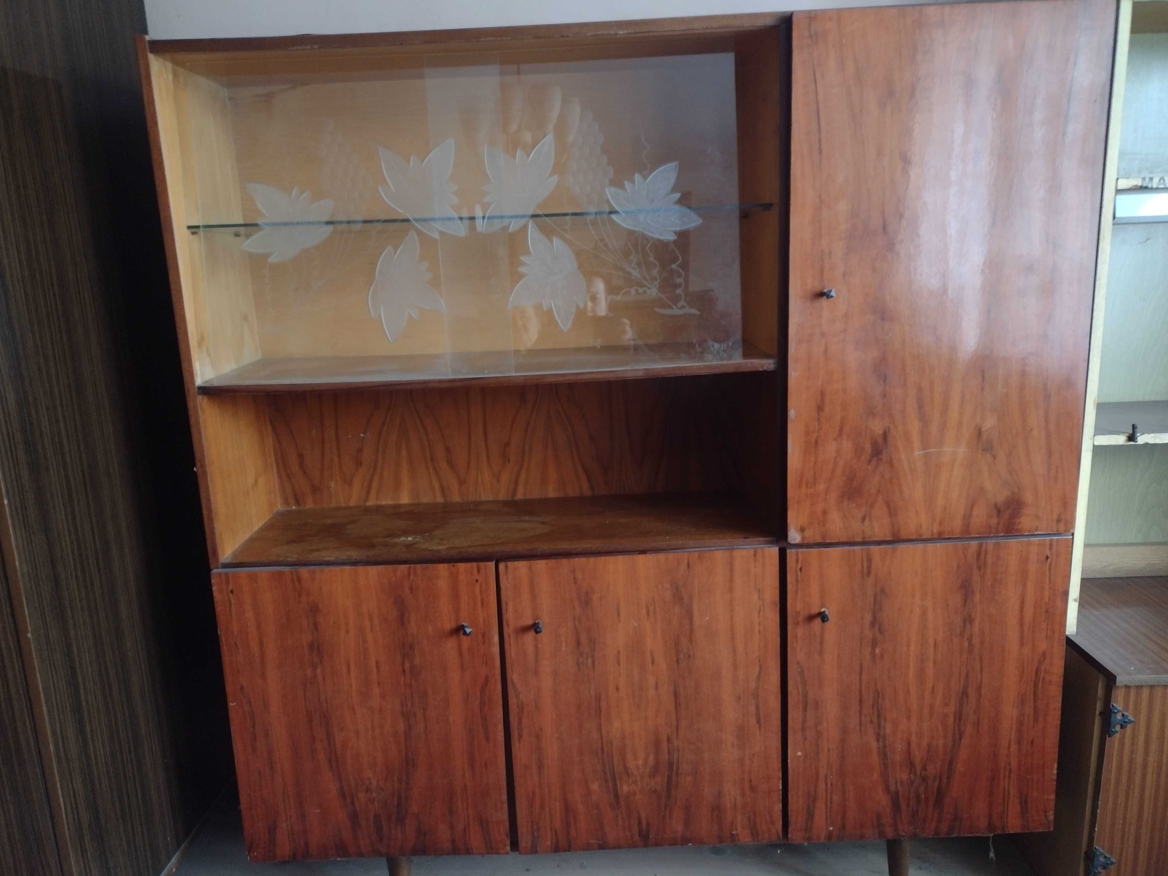 Kredens z lat 70tych
