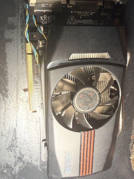 Видеокарта ASUS ENGTX550 Ti DC TOP/DI/1GD5.