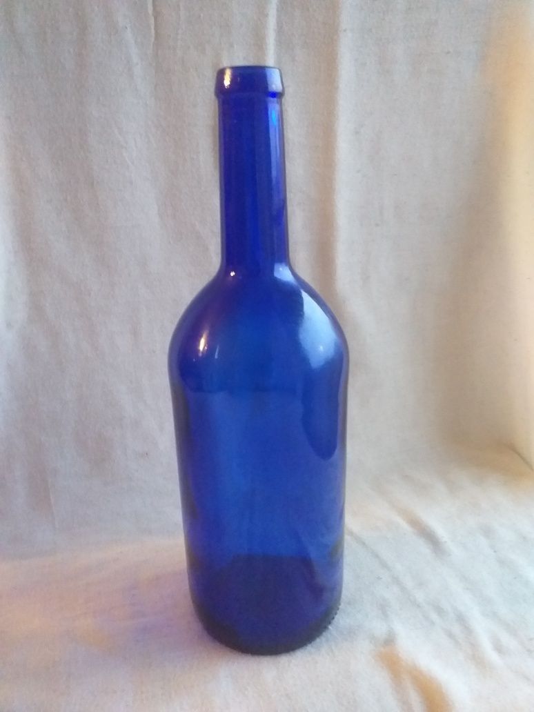 Kobaltowa butelka na wino pojemność 1 litr