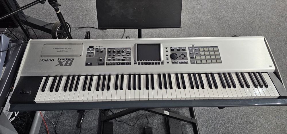 Roland fantom x8