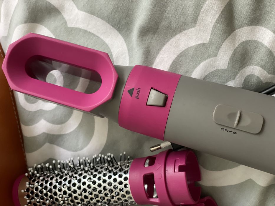 Продам фен з насадками