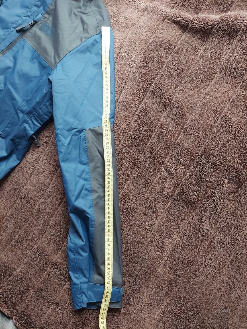 Куртка вітровка фірми Jack Wolfskin jasper Texapore оригінал 

Розмір