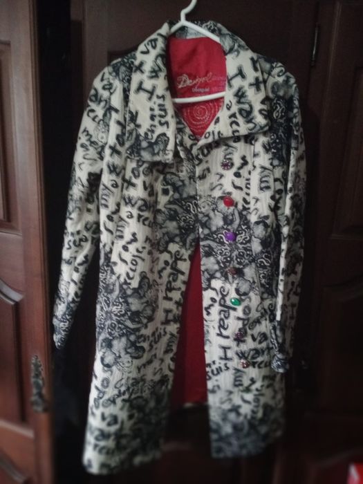 Casaco longo, DESIGUAL T. 44, em bom estado.