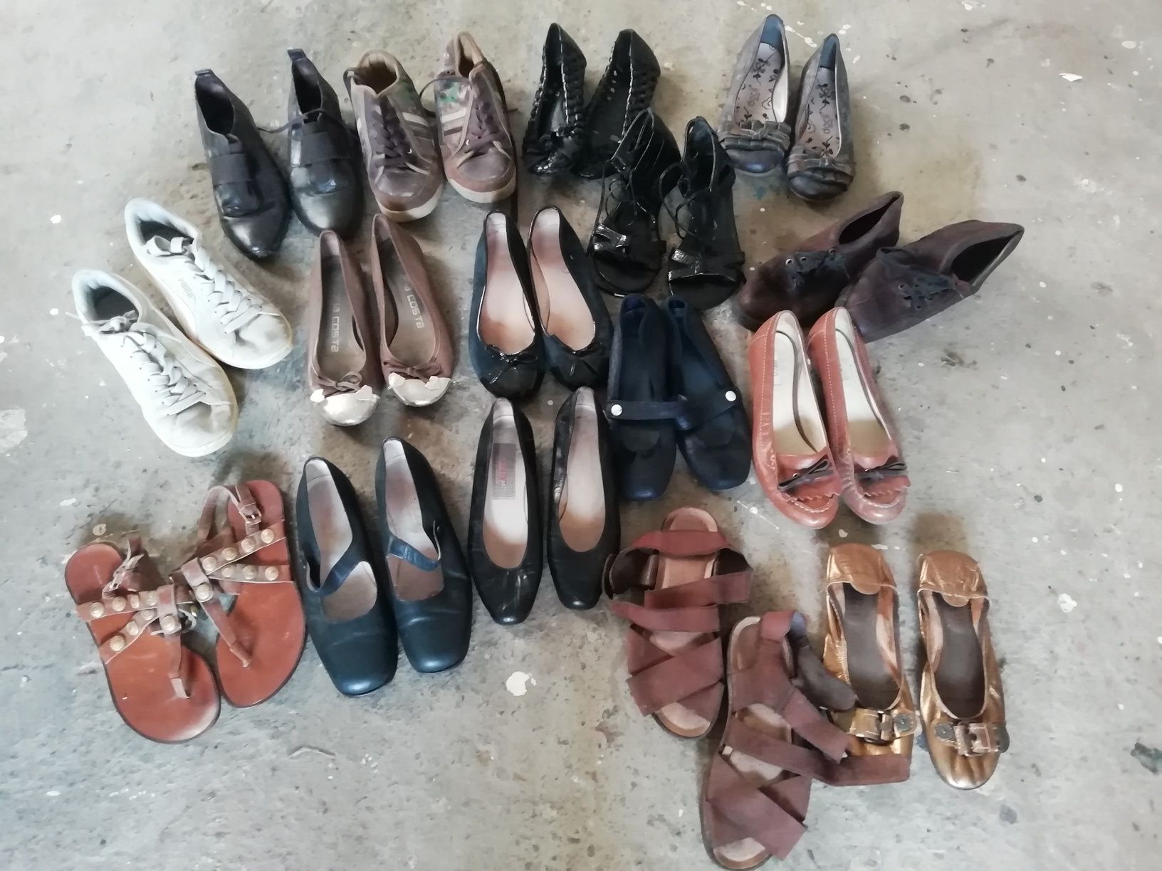 16 pares de sapatos de senhora