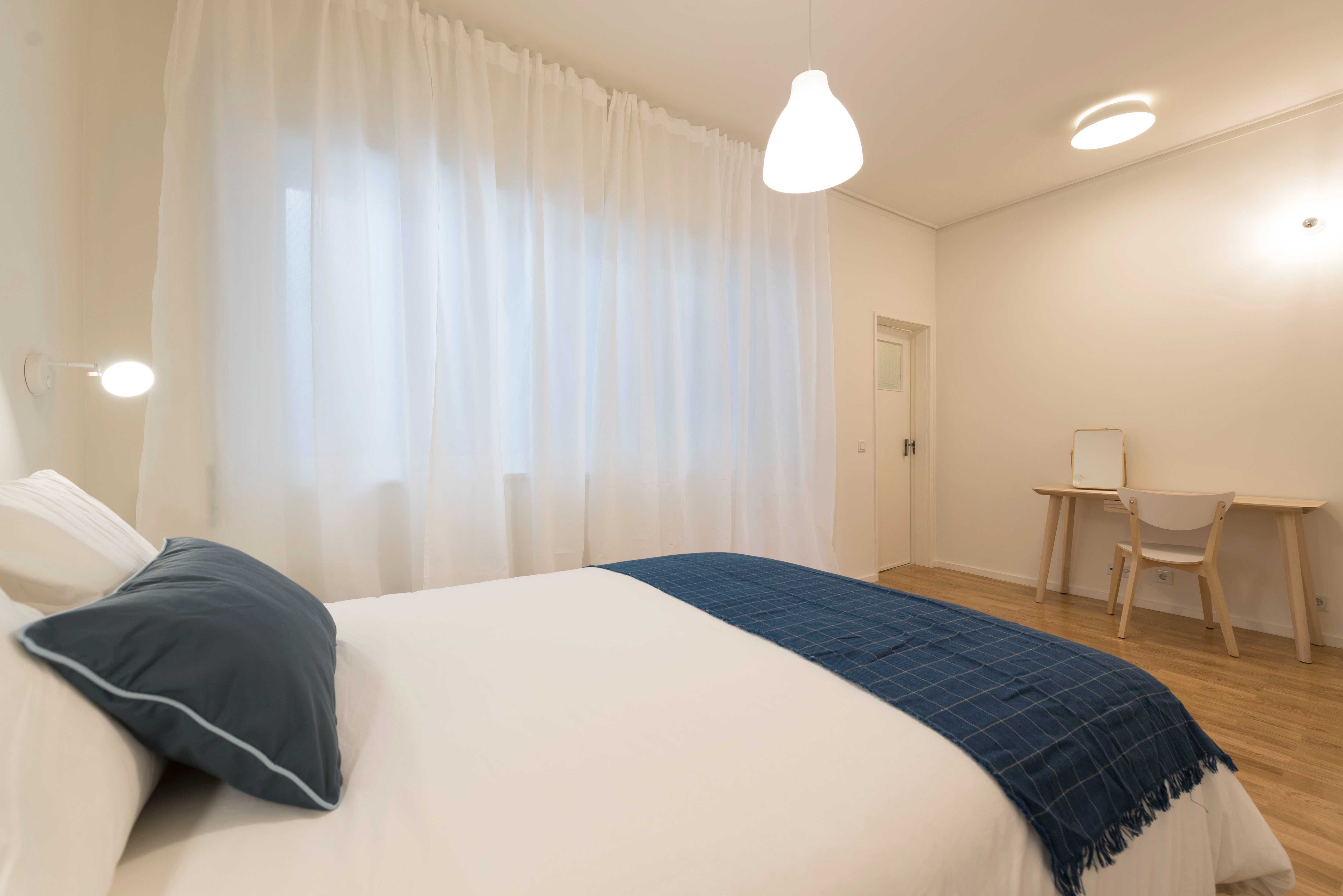 Apartamento T1 à Praça de Carlos Alberto no Porto.