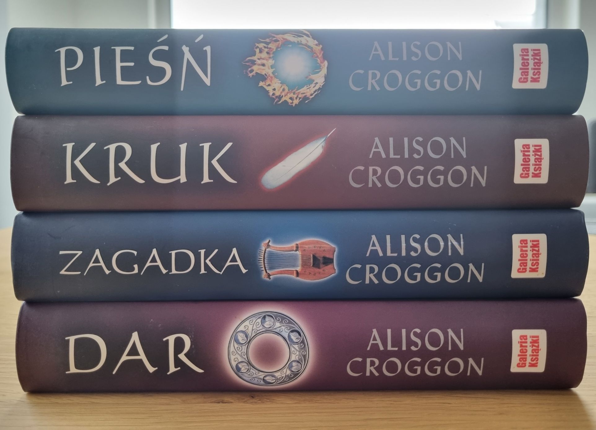 Cykl Pellinor. "Zagadka", "Kruk", "Pieśń" Alison Croggon