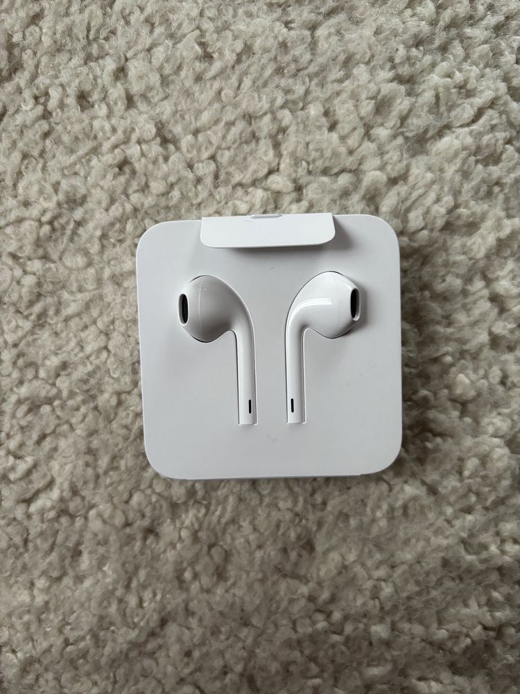 Навушники Apple EarPods with Lightning Connector (MMTN2)