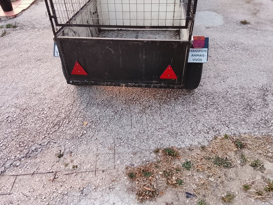 Reboque de carga e animais