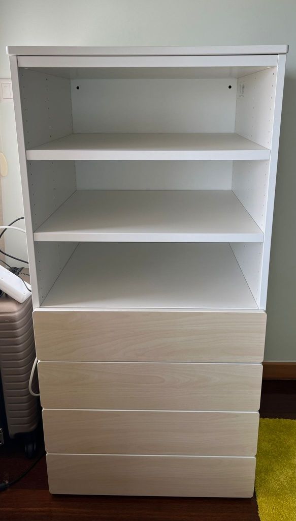 Roupeiro e estante para quarto como nova