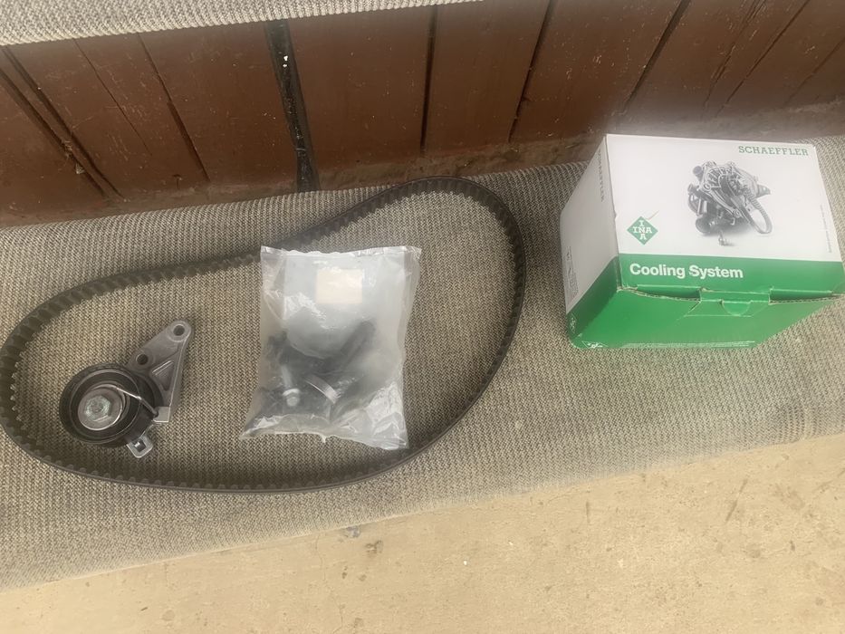 Ремінь ГРМ з помпою Ford Focus 538028810