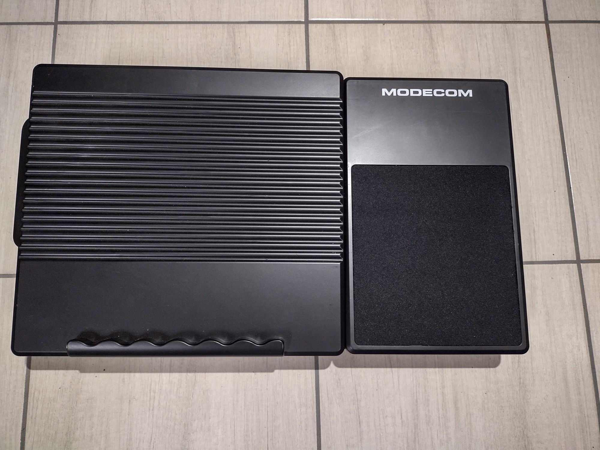 Podstawka pod laptopa z lampką MODECOM