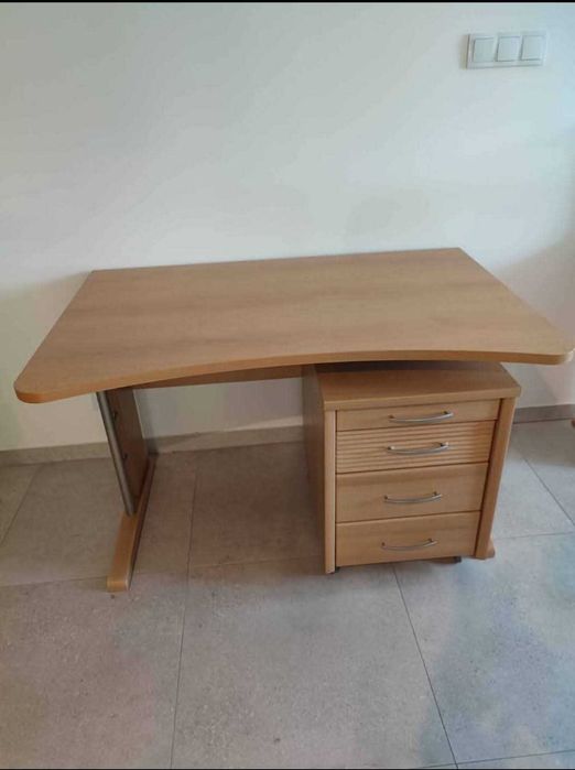 Biurko z szafką na kółkach