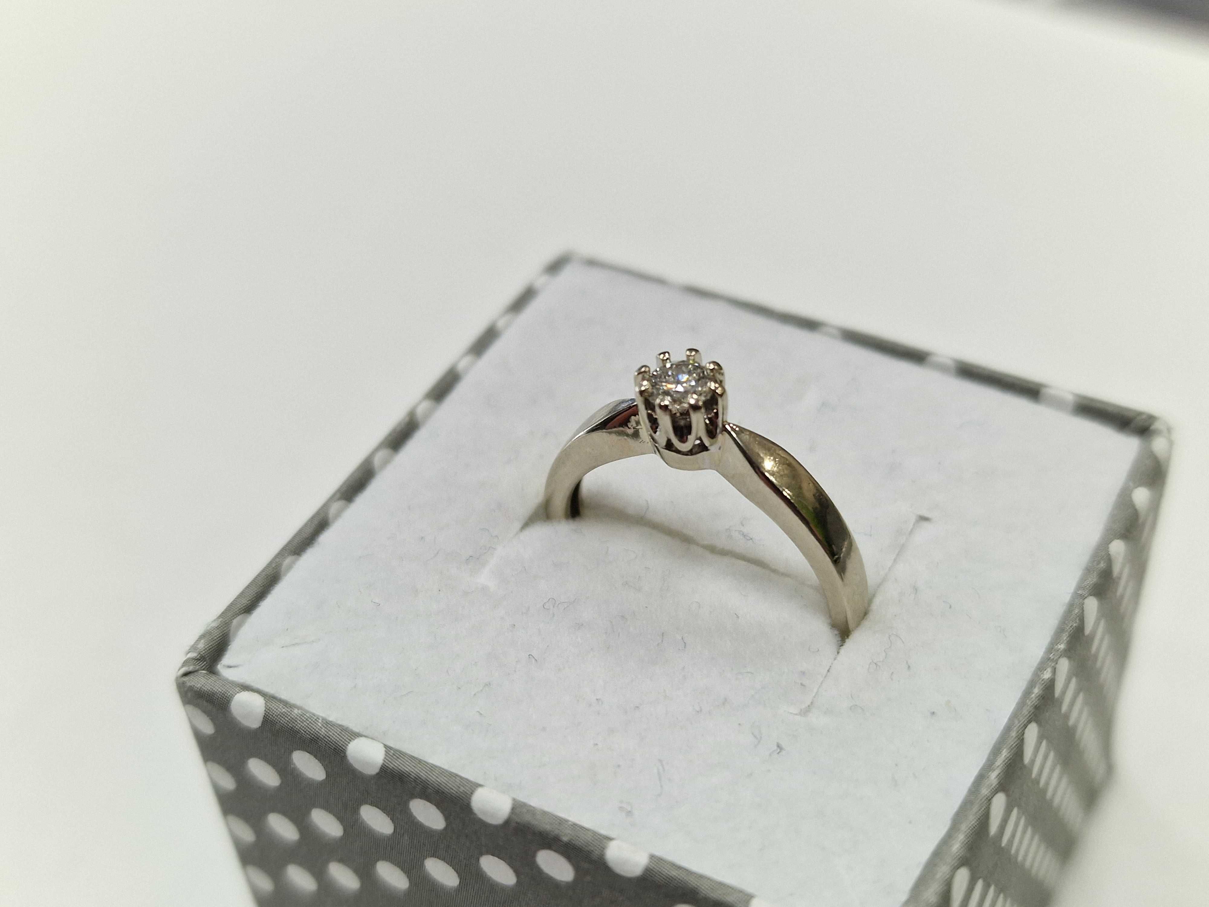 0.17 CT! Złoty pierścionek/ 585/ 2.30 gram/ R8/ DIA/ Certyfikat