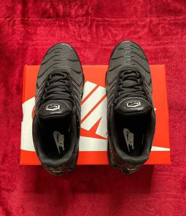 Buty do biegania Nike_Air_Max_TN_Plus_Black_R.40