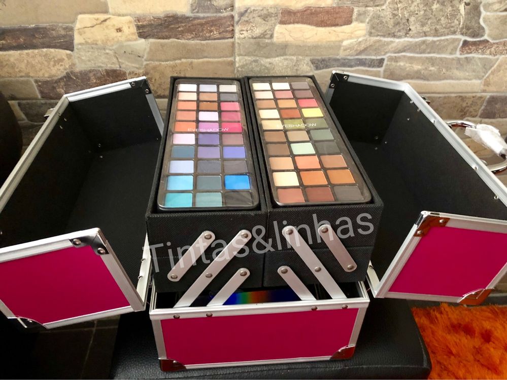 Mala grande com maquilhagem profissional, nova