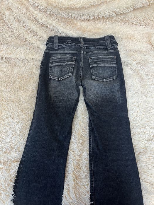 Flared low-rise jeans