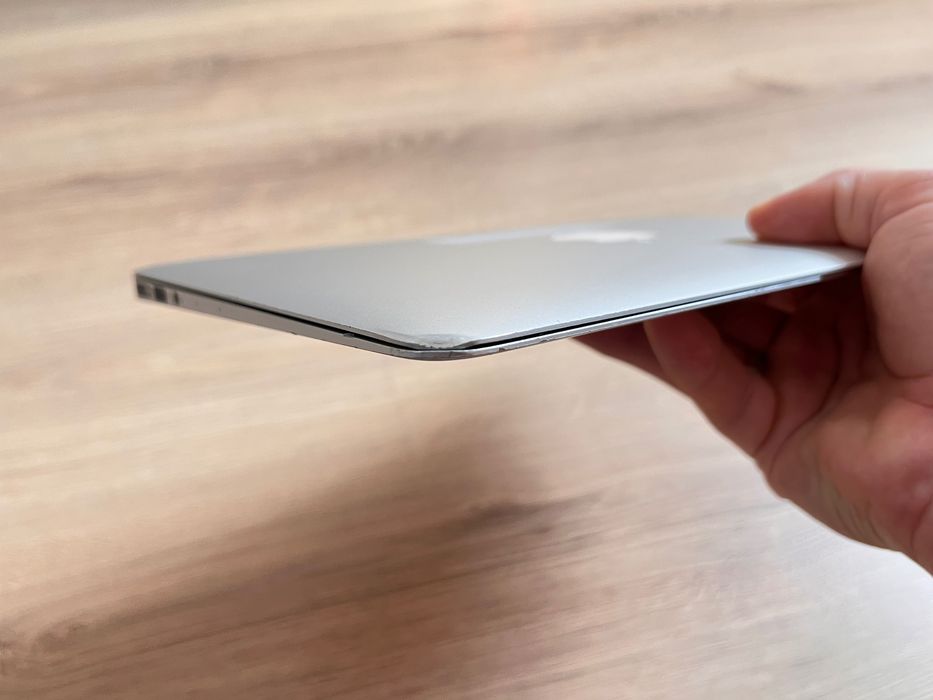  MacBook Air 11” A1465 (2015) • i5 • 4GB RAM • 120GB SSD #40