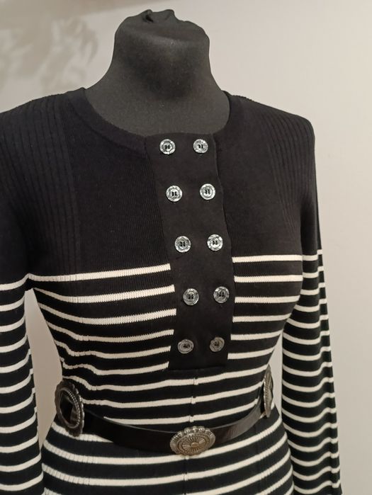 Długa sukienka z dzianiny w paski