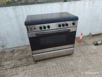 Fogão grande com 5 bicos e forno grande